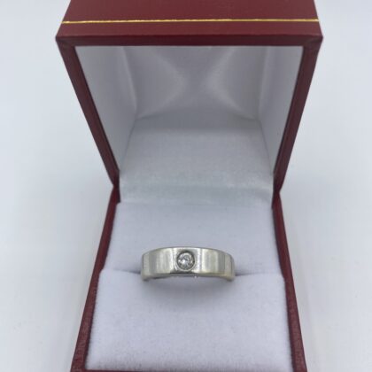 Anneau-large-or-blanc-et-diamant-central