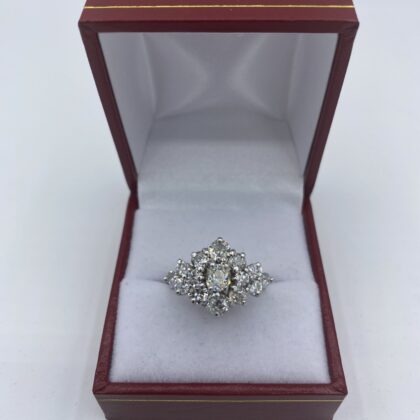 Bague-cocktail-or-blanc-sertie-griffe-et-diamants