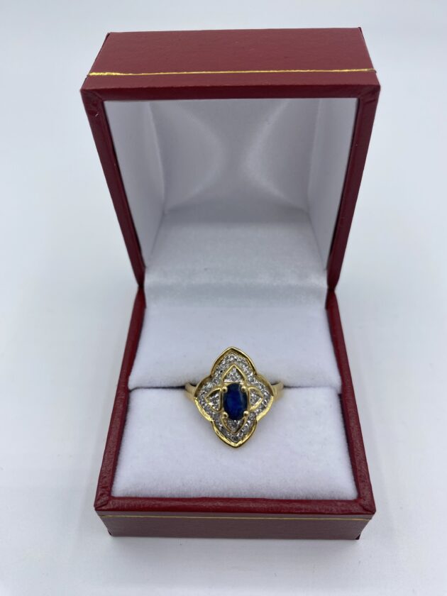 Bague-fleur-or-jaune-saphir-et-eclats-de-diamants