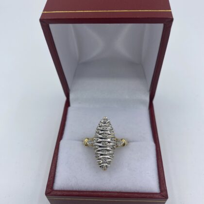 Bague-marquise-or-jaune-et-blanc-petits-diamants