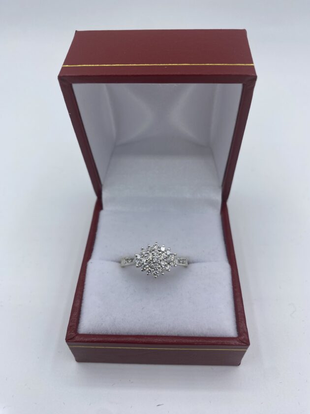 Bague-or-blanc-18-carats-et-diamants