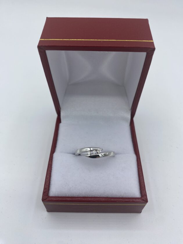 Bague-or-blanc-3-diamants