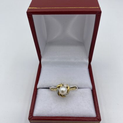 Bague-or-blanc-et-jaune-avec perle-de-culture
