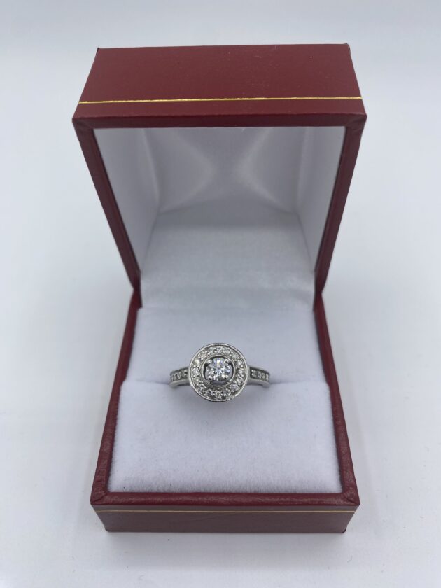 Bague-or-blanc-diamants