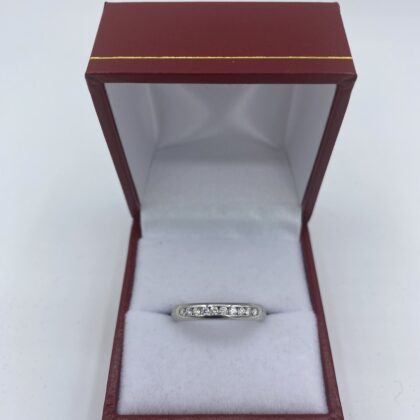 Bague-or-blanc-sertie-rail-10-diamants-