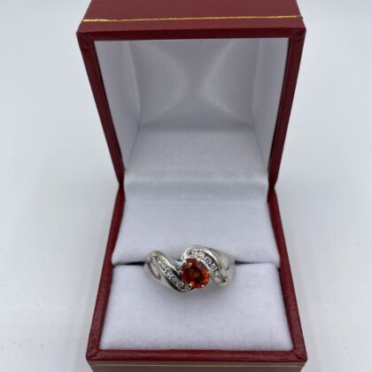 Bague-or-blanc-sertie-saphir-orange