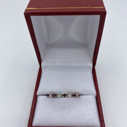Bague-or-blanc-tour-complet-rubis-et-diamants