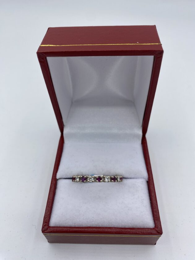 Bague-or-blanc-tour-complet-rubis-et-diamants