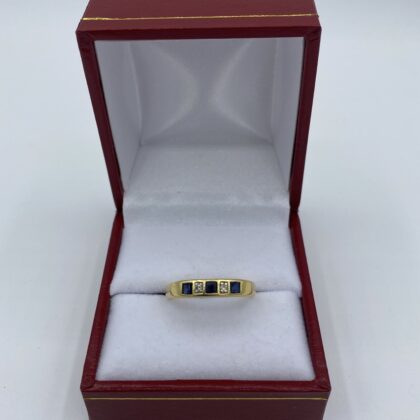 Bague-or-jaune-3-saphirs-et-2-diamants