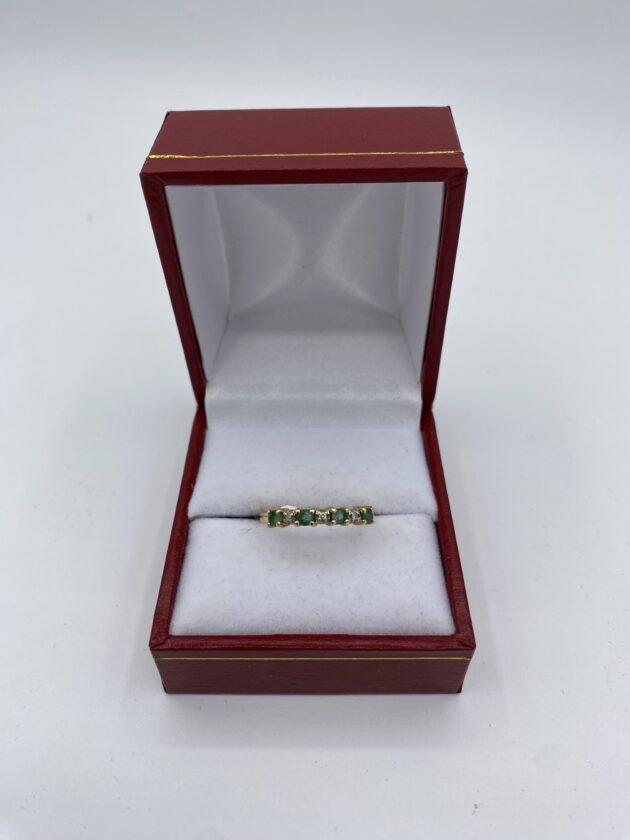 Bague-type-alliance-or-jaune-et-4-emeraudes