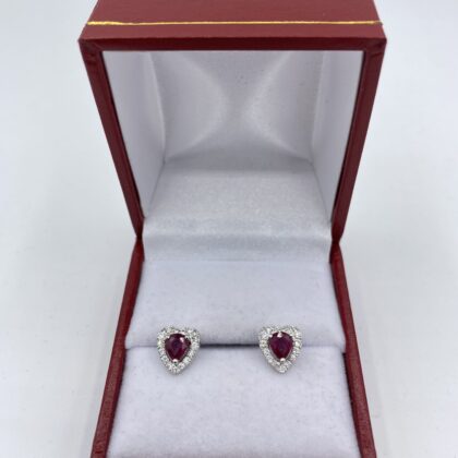 Boucles-doreilles-coeurs-rubis-et-diamants