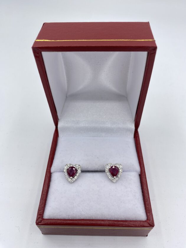 Boucles-doreilles-coeurs-rubis-et-diamants
