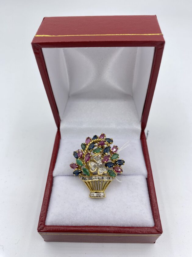 Broche-emeraude-saphir-rubis-et-diamants