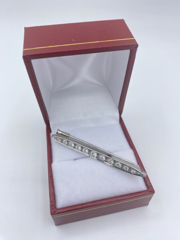 Broche-or-blanc-diamants-sertie-clos-