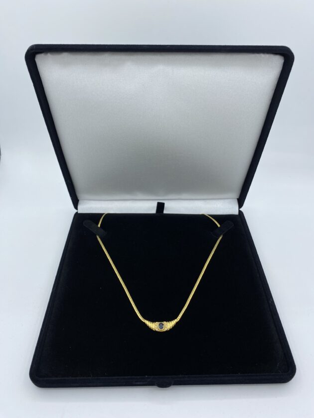 Collier-or-jaune-sertie-saphir
