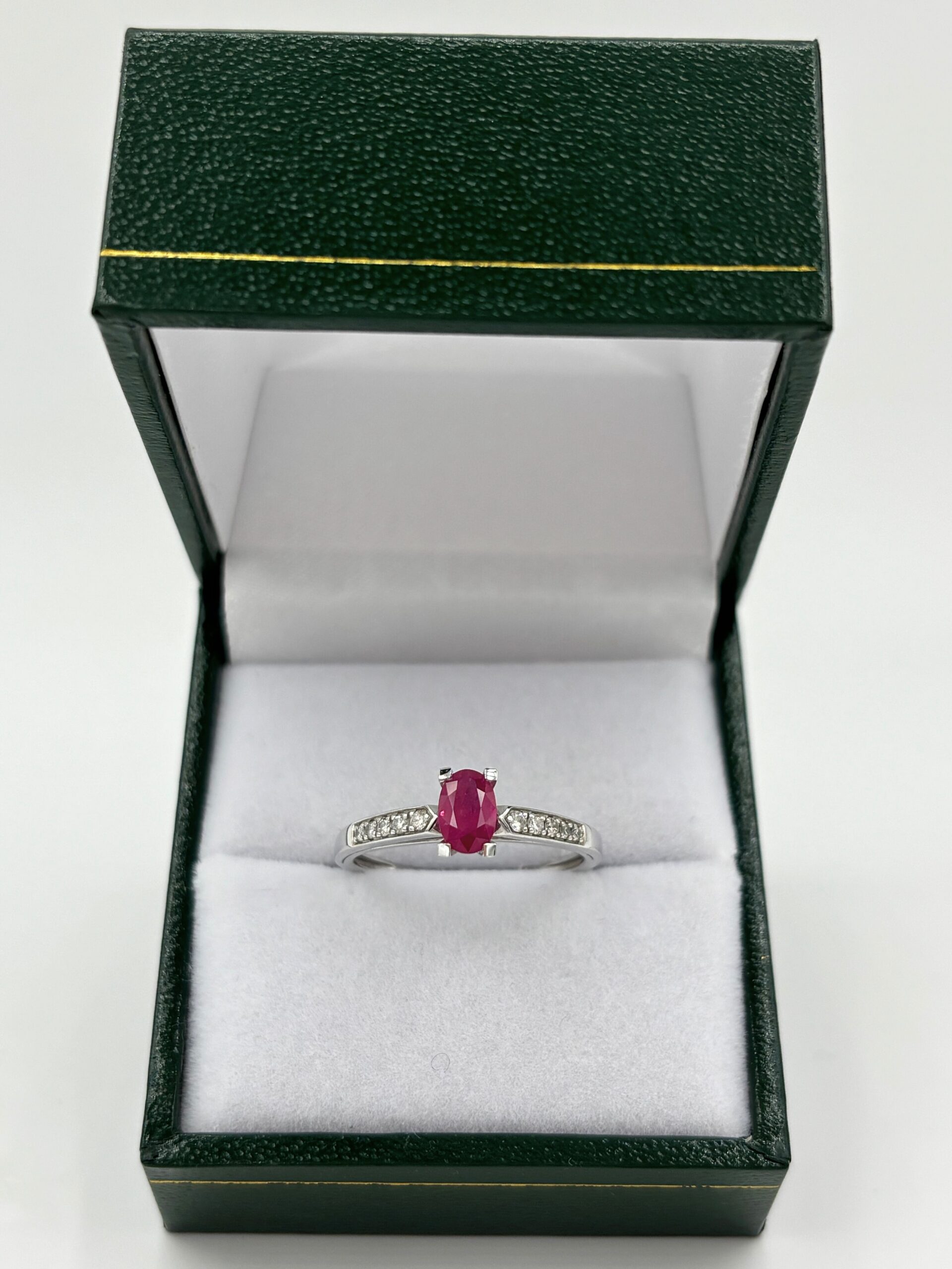 Solitaire or blanc rubis