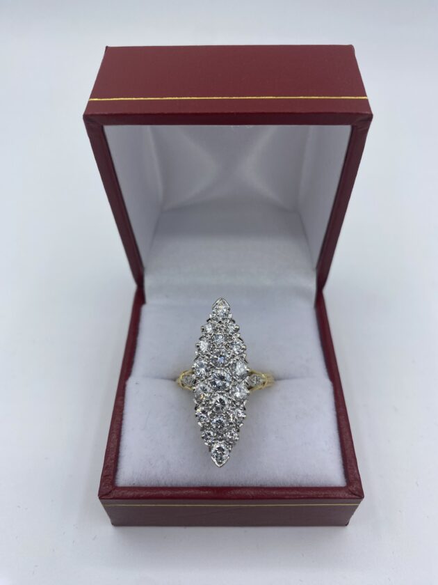 Marquise-corps-or-jaune-et-plateau-en-diamant