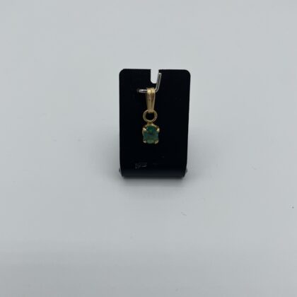 Pendentif-en-or-jaune-emeraude-sertie-griffe