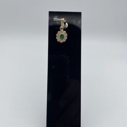 Pendentif-fleur-en-or-jaune-emeraude-sertie-clos-et-diamants