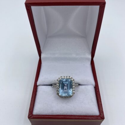 Bague-or-blanc-aigue-marine-et-diamants