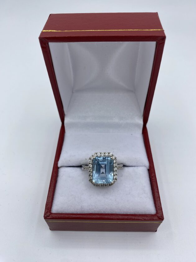 Bague-or-blanc-aigue-marine-et-diamants