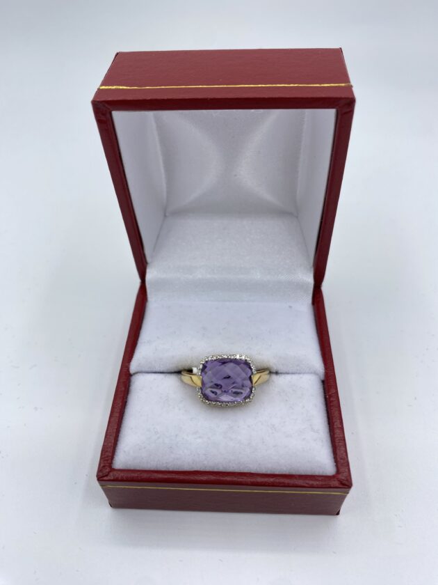 Bague-or-jaune-amethyste-coussin-et-diamants