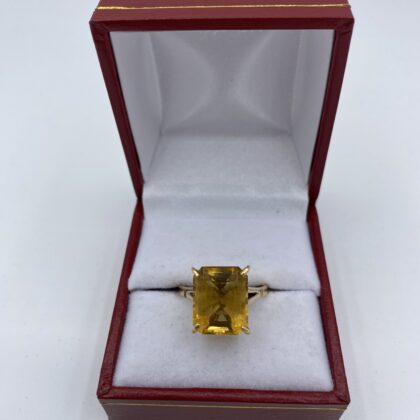 Bague-or-jaune-citrine-rectangulaire
