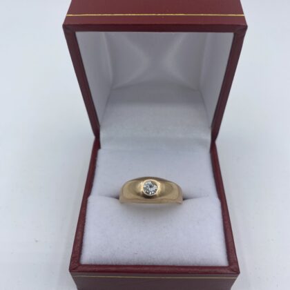 Bague-or-jaune-diamant-sertie-clos
