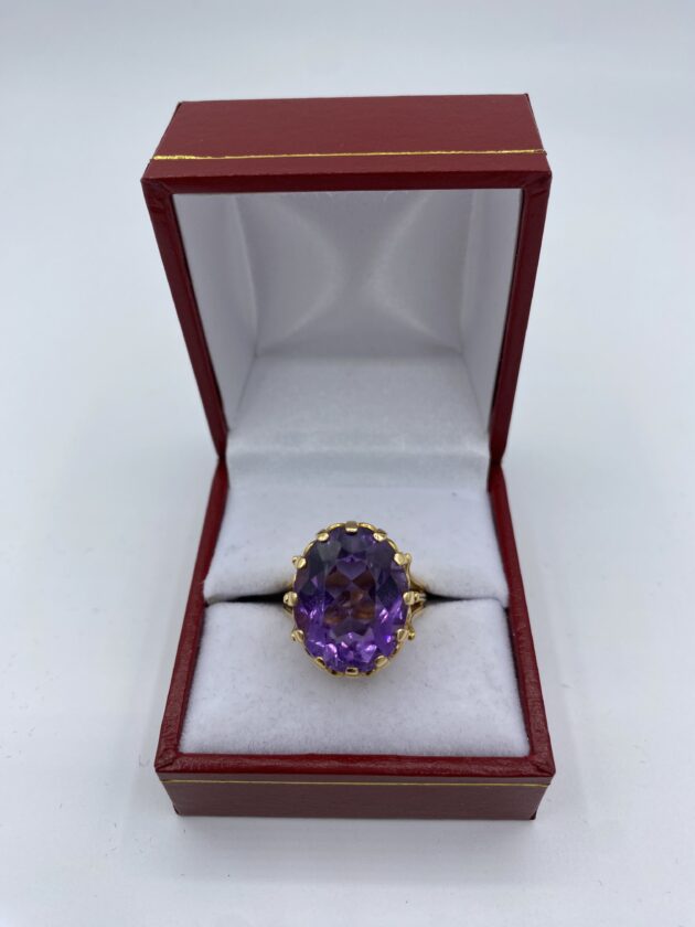 Bague-or-jaune-et-amethyste-centrale
