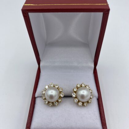 Boucles-doreilles-perle-de-culture-sertie-de-diamants