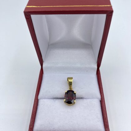 Pendentif-or-jaune-et-grenat