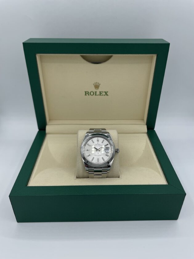 Rolex-datejust-fond-blanc