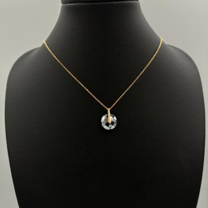 Collier or jaune et pierre noire