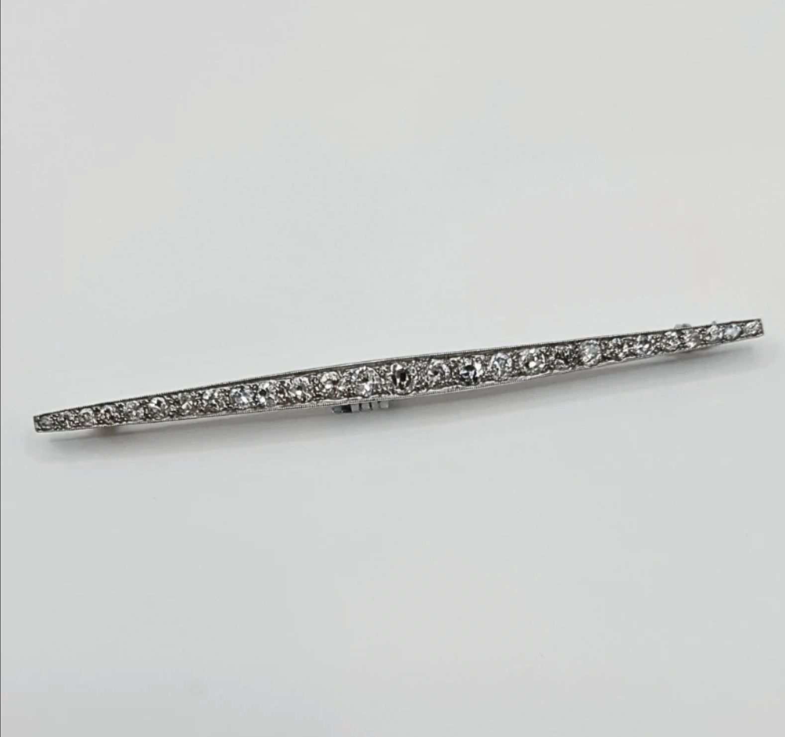 Broche Platine style "Art déco" Sertie de 27 Diamants