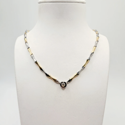 Collier or blanc et jaune sertie d'un diamant taille Moderne 38 cm