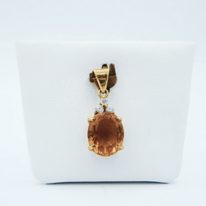 Pendentif or jaune 18 carats sertie d'une Citrine et d'éclats de diamants