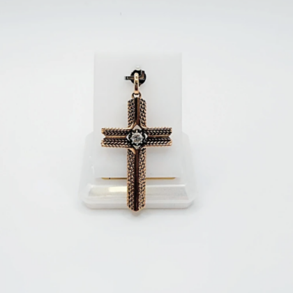 Pendentif croix travaillé / ciselé - or jaune sertie d'un Diamant central