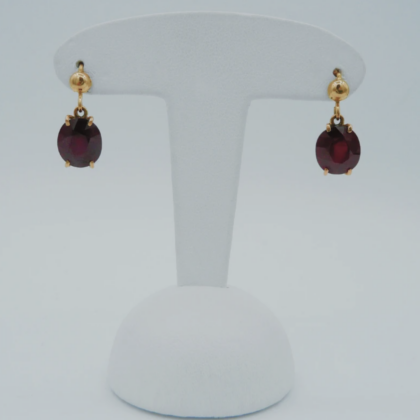 Boucles d'oreilles pendantes or jaune 18 carats sertie de Grenats