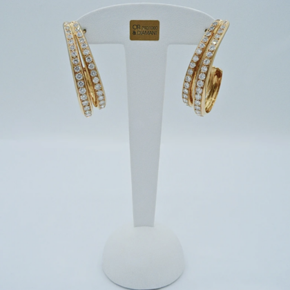 Paire de boucles d'oreilles "créoles" en or jaune 18 carats, ornées de diamants