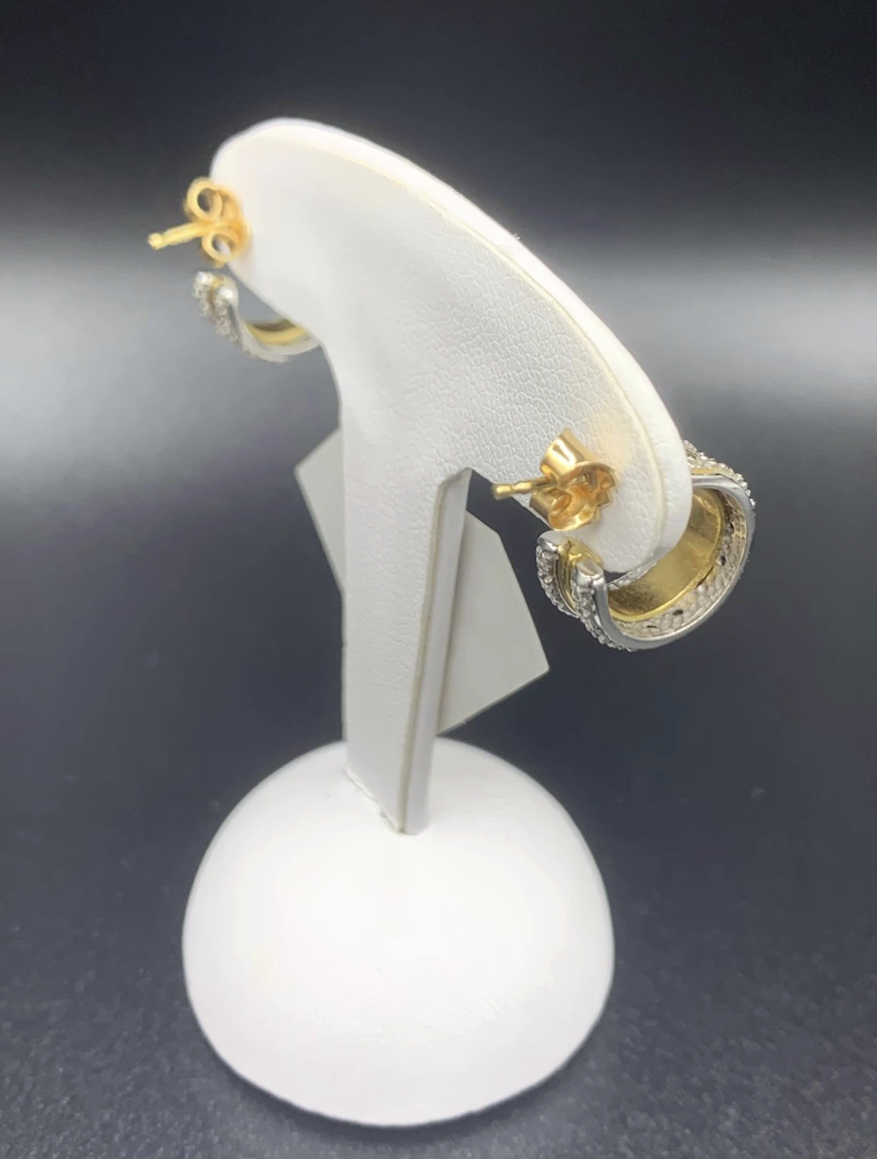 Boucles d'oreilles Moderne Diamants - Or jaune et blanc 18 carats – Image 2