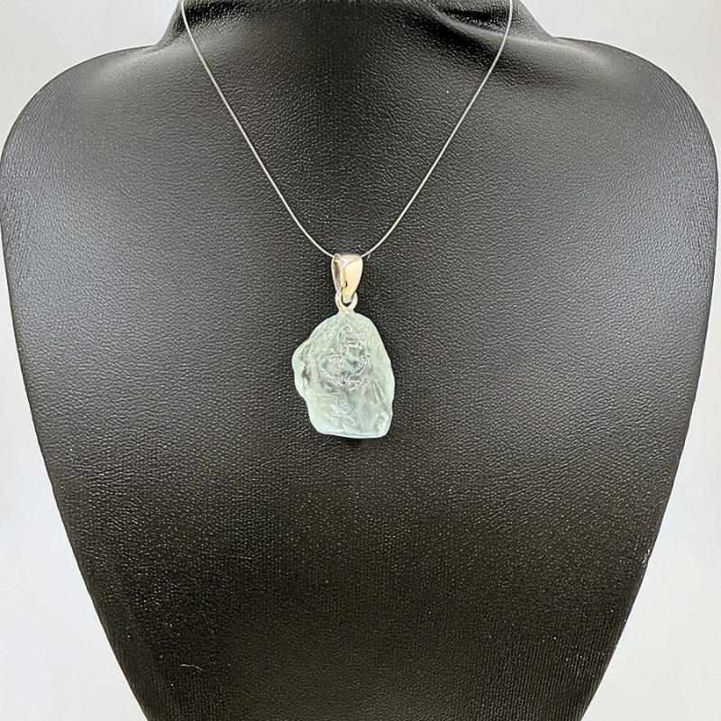 Pendentif Or blanc 18 carats sertie d'une Aigue-Marine