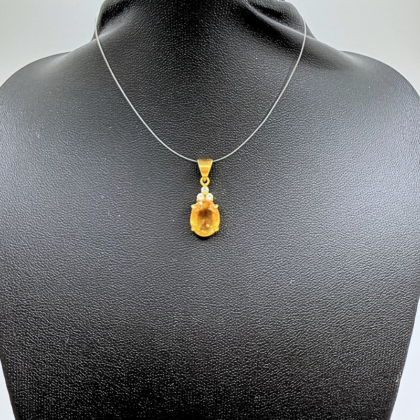 Pendentif or jaune 18 carats sertie d'une Citrine et d'éclats de diamants