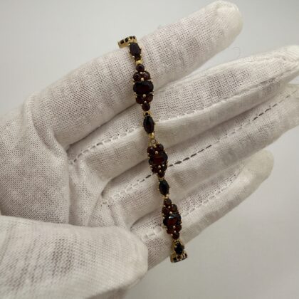 Bracelet maille fantaisie sertie de pierres rouge en Or jaune 18 carats