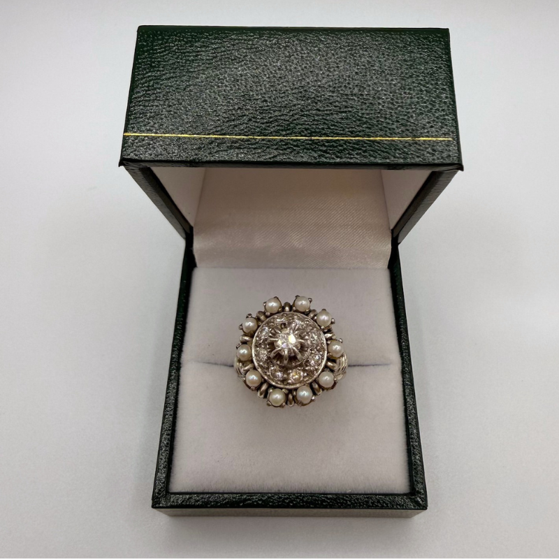 Bague or blanc monture ancienne perles et diamants
