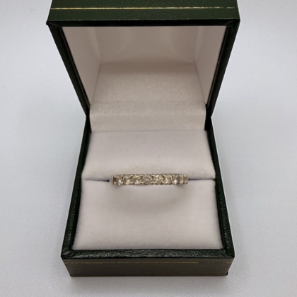 Demi-alliance Or blanc 18 carats sertie de diamants