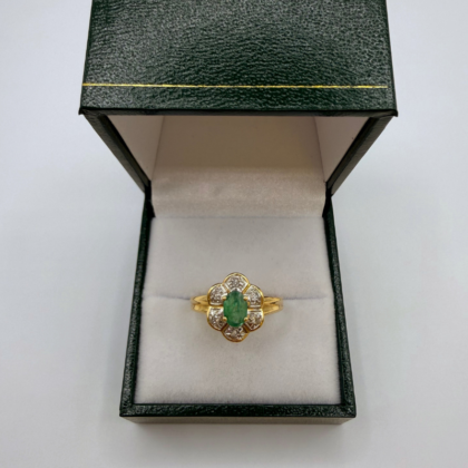 Bague or jaune 18 carats - sertie émeraude et diamants