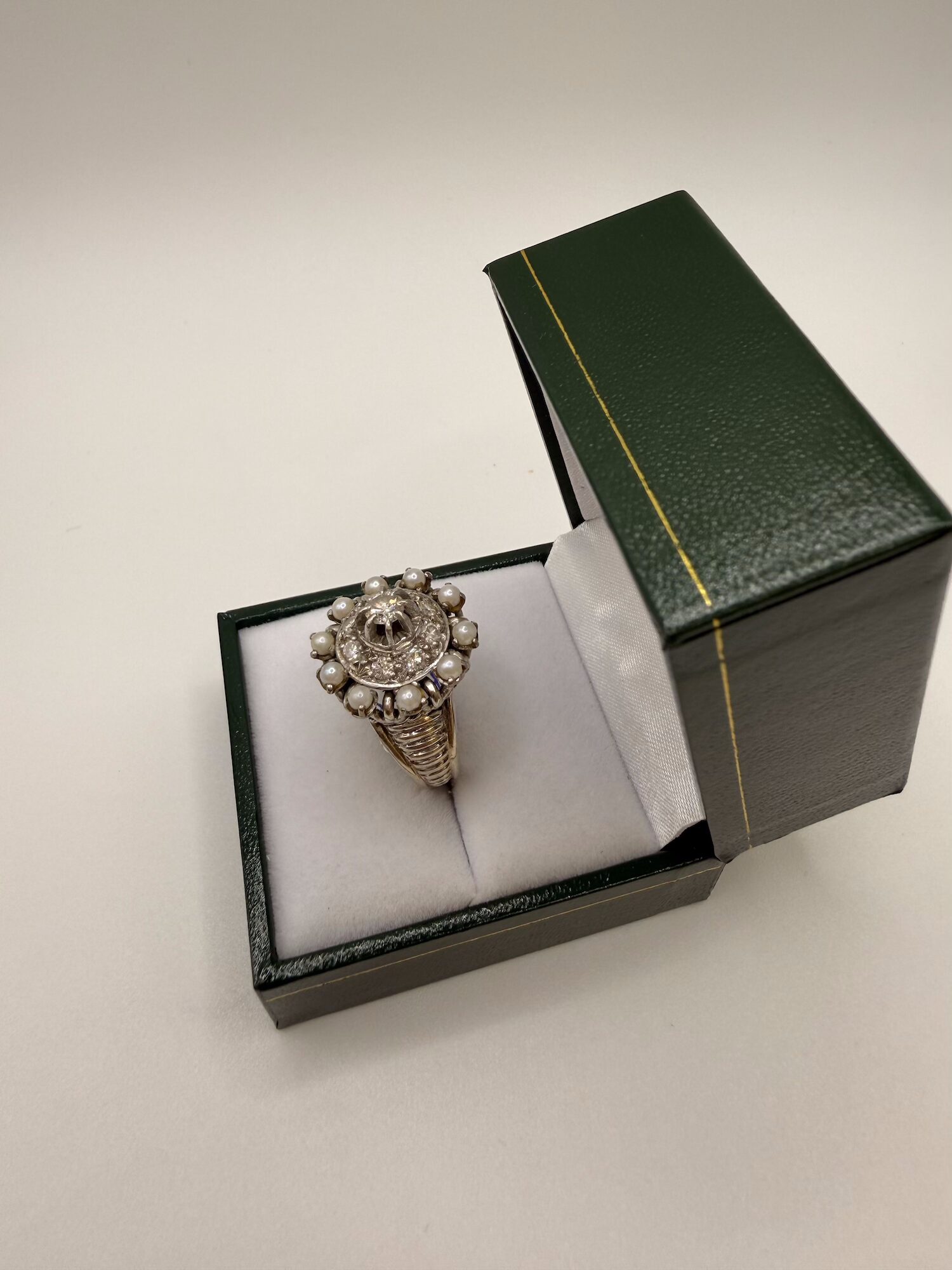 Bague or blanc monture ancienne perles et diamants – Image 2