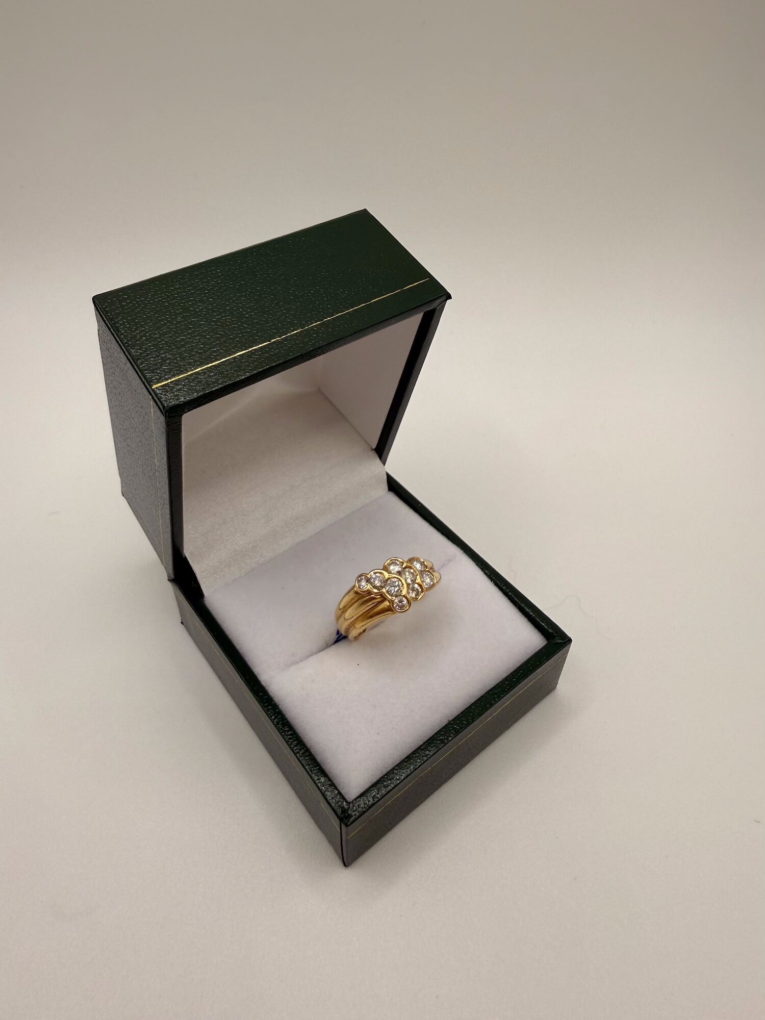 Bague or jaune 18 carats - sertie de diamants – Image 3