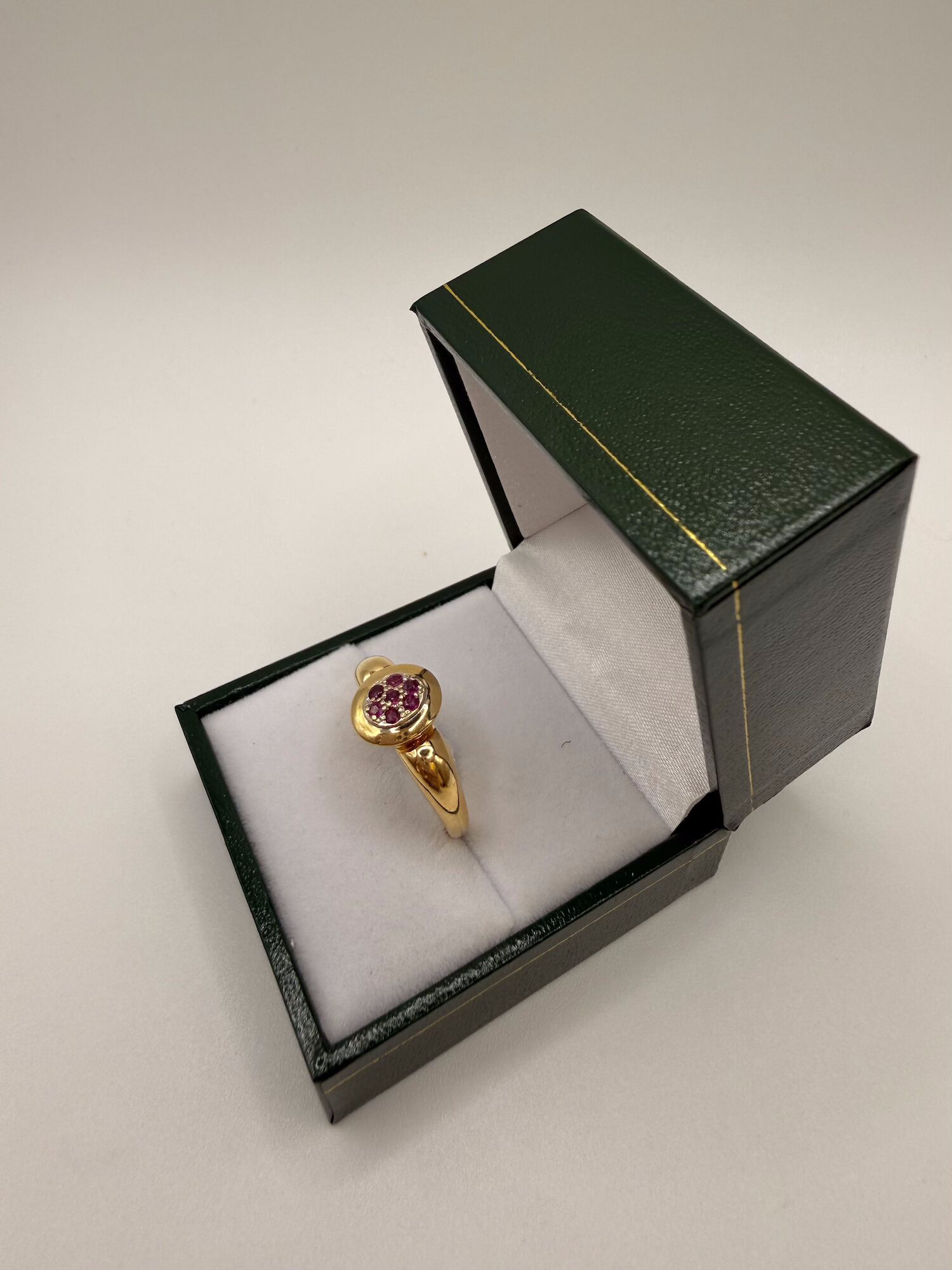 Bague or jaune 18 carats moderne sertie de pierres de couleurs Rose – Image 2