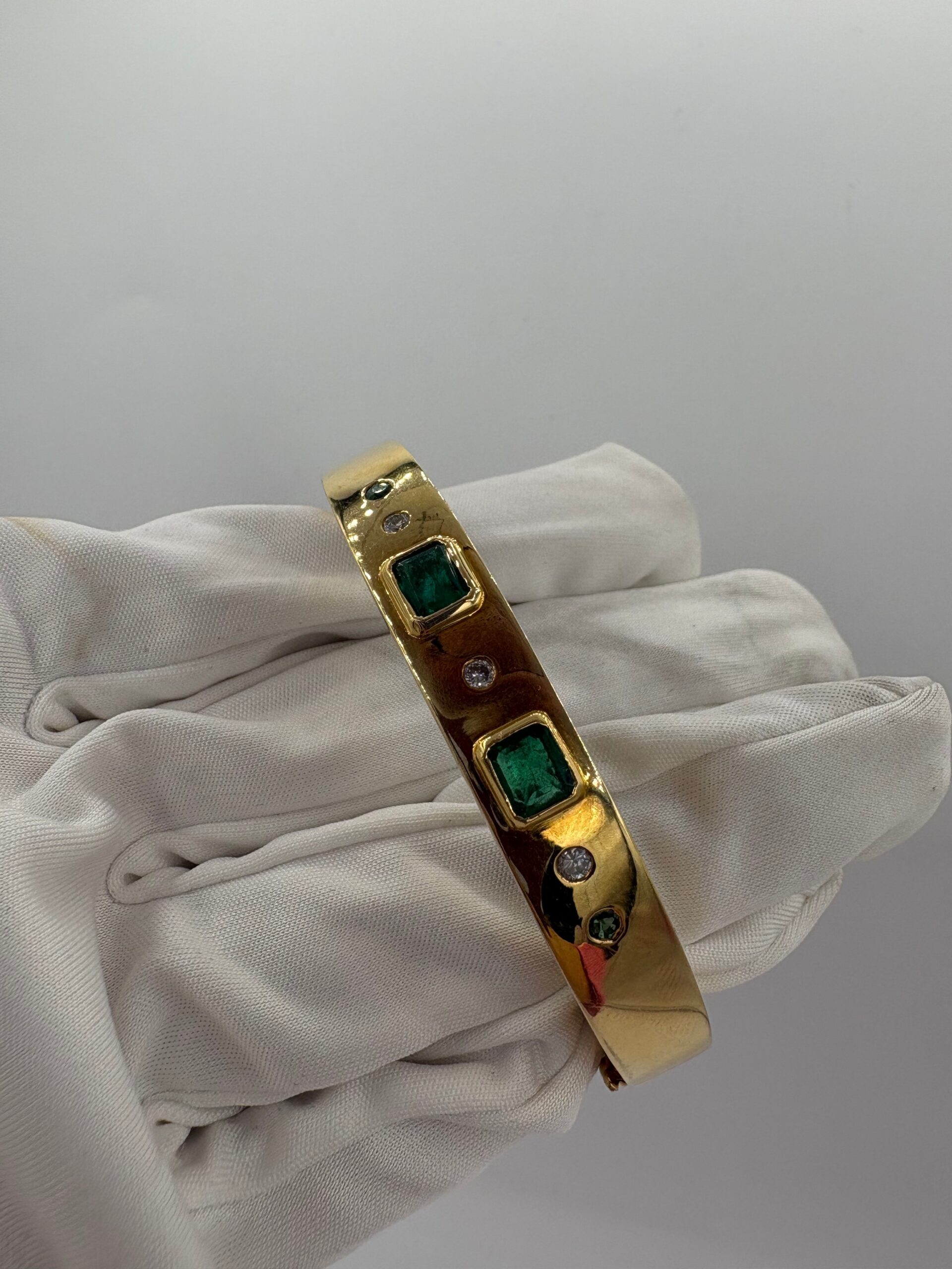 Bracelet jonc or jaune Emeraudes – Image 3